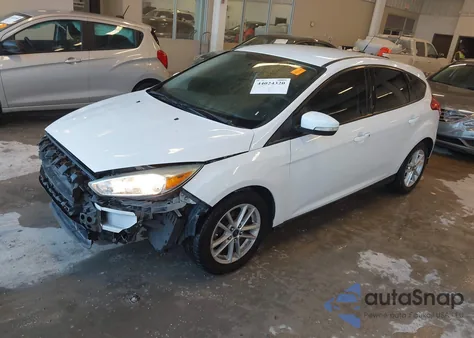 2015 Ford Focus Se z USA, uszkodzony, nr VIN 1FADP3K27FL242083